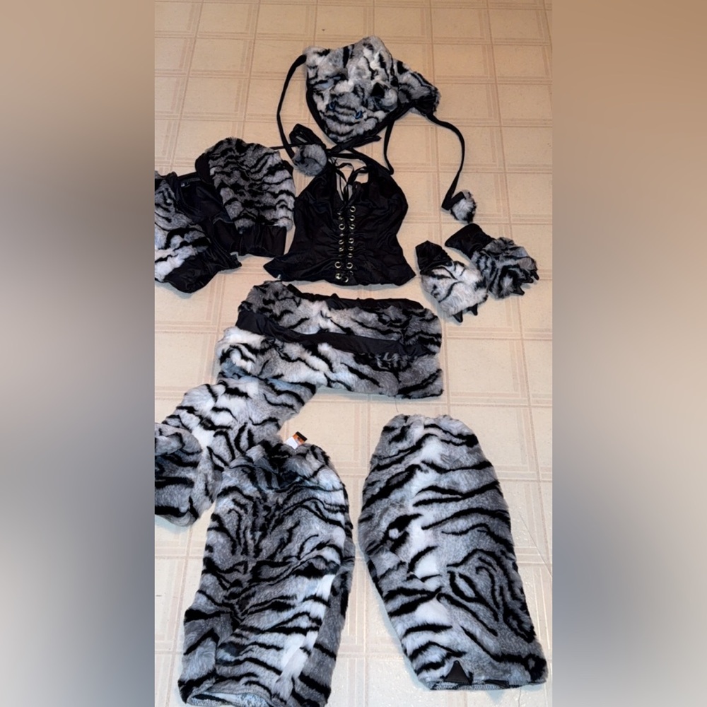 J Loves Valentine/Josey Valentine White Tiger Costume Full Set Halloween/Rave - Picture 4 of 14